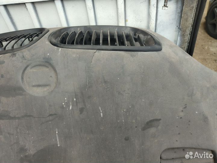 Капот пластик