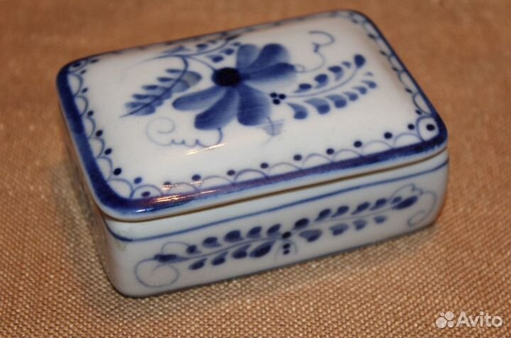 Шкатулка фарфоровая.Гжель