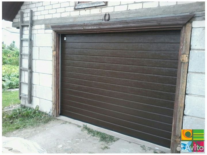 Секционные ворота для гаража alutech