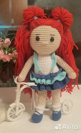 Вязаная кукла ручной работы
