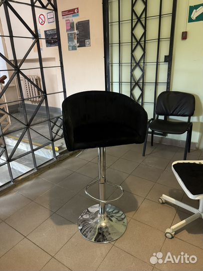 Стул на колесиках