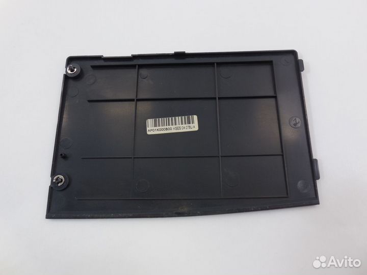 Крышка отсека жесткого диска AP01K000B00