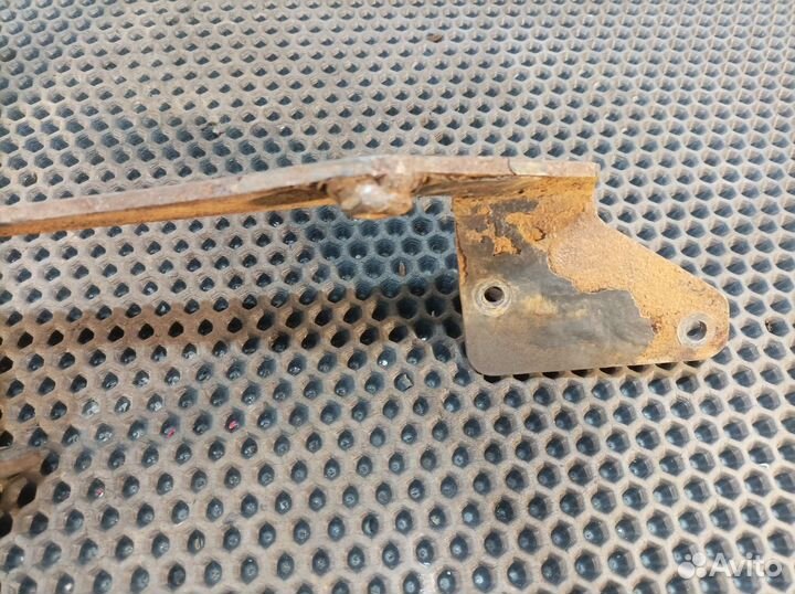 41241560 Кронштейн радиатора Iveco Stralis