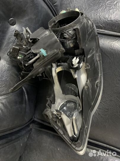 Фара передняя правая Volkswagen Touareg 2007-2010