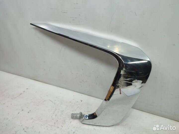 Молдинг бампера передний правый Mitsubishi Pajero