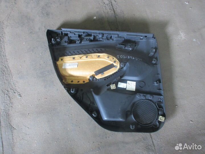 Обшивка двери правая задняя Ford Focus 3 2010)