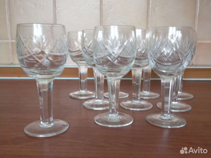 Скатерть ГДР, фужеры, рюмки,вазы,штофы