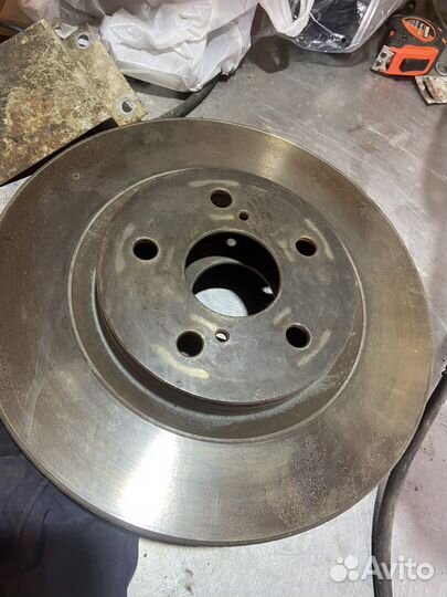 Суппорта передние Toyota camry 70