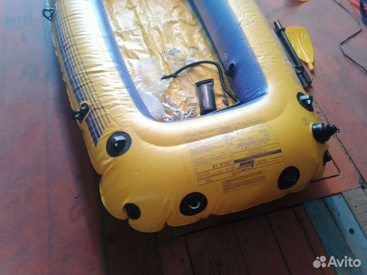 Надувная лодка пвх Intex