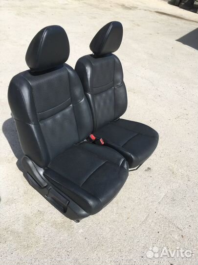 Сидения передние