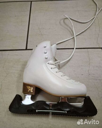 Фигурные коньки Risport профессиональные