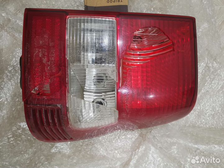 Фонарь задний правый Mitsubishi Pajero io (pinin)