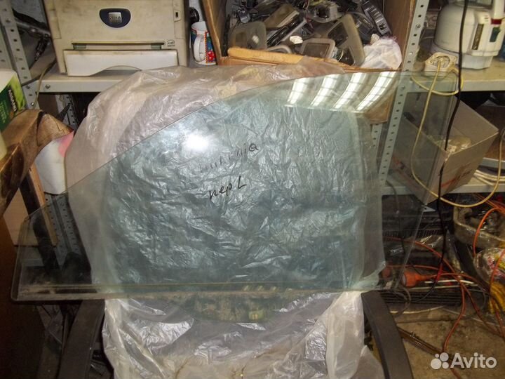 Стекло переднее левое Мазда Миления,Кседос 9