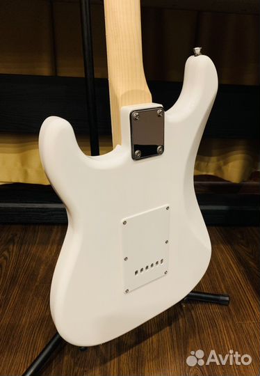 Электрогитара под Fender Stratocaster + Ремень