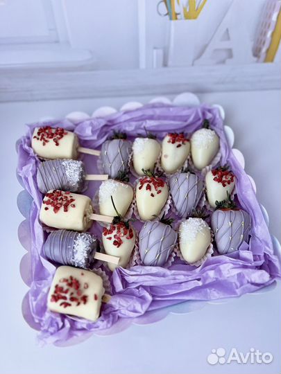 Клубника и бананы в шоколаде