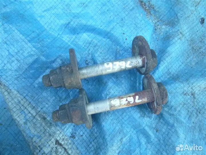 Болт эксцентрик передний Toyota Land Cruiser