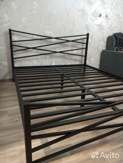 Кровать