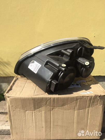 Фара правая Приора черный отражатель