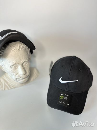 Бейсболка Nike Swoosh чёрная
