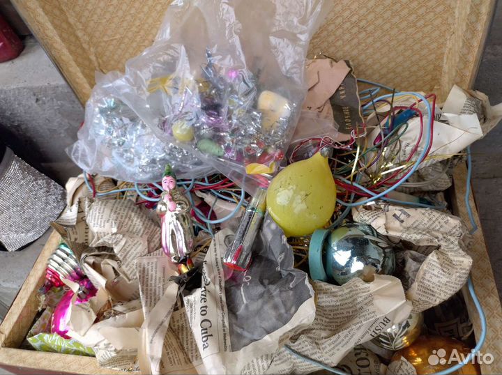 Чемодан Ретро. Игрушки новогоднии