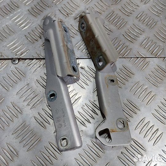 Петли капота Renault Sandero K7J710 1.4 2014