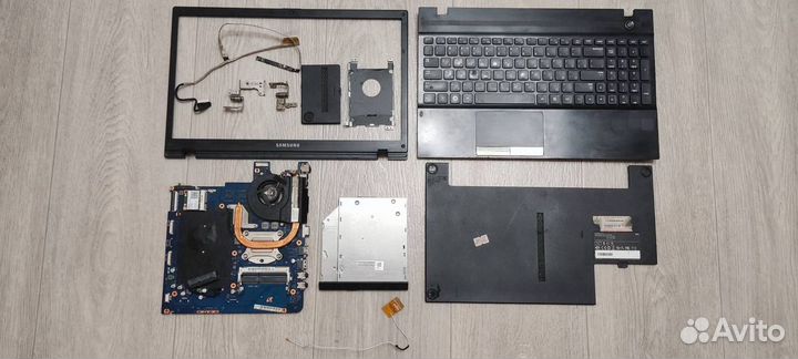 Ноутбук Samsung np300v5a на разбор