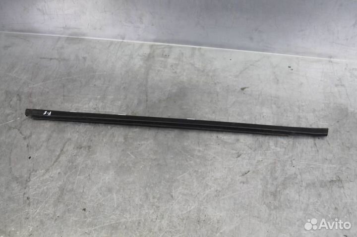 Молдинг стекла задней левой двери Nissan Qashqai