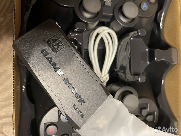 Новая портативная игровая приставка М8