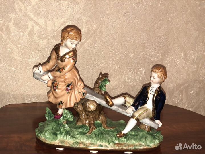 Фарфоровая статуэтка
