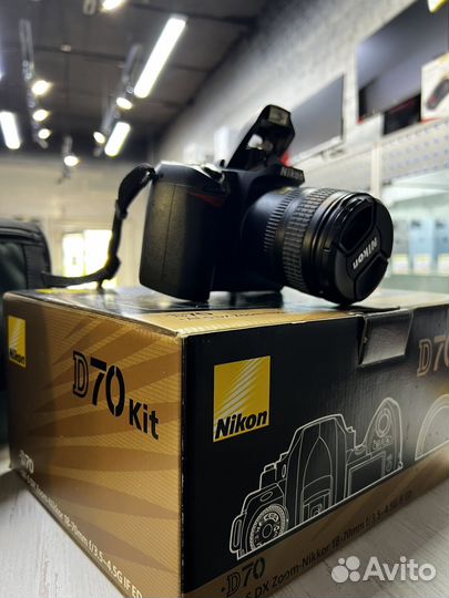 Зеркальный фотоаппарат Nikon D70 Kit