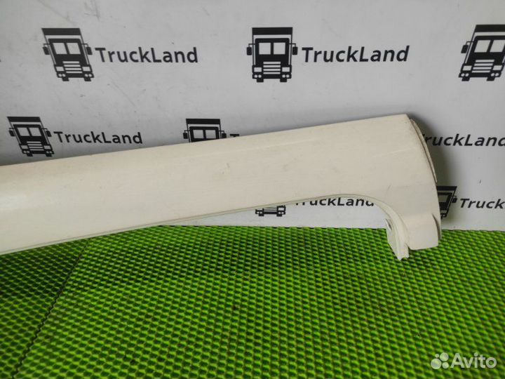 Накладка стойки лобового стекла левая Man Tgx