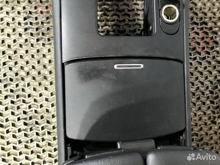 Подлокотник Honda Legend