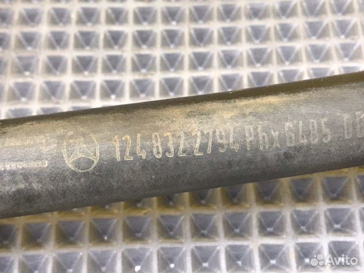 Патрубок системы охлаждения Mercedes-Benz S124