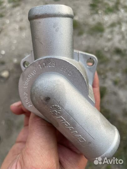 Термостат с корпусом прамо