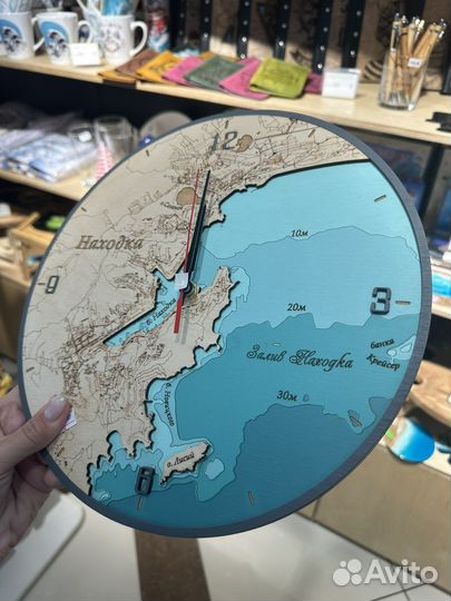 Часы карта Находка из дерева