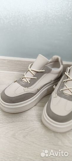 Кроссовки женские 39 размер