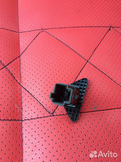 Кнопка открывания багажника Ford focus 1