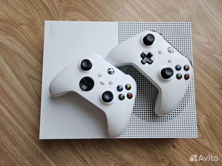 Xbox one s 2 геймпада 1tb