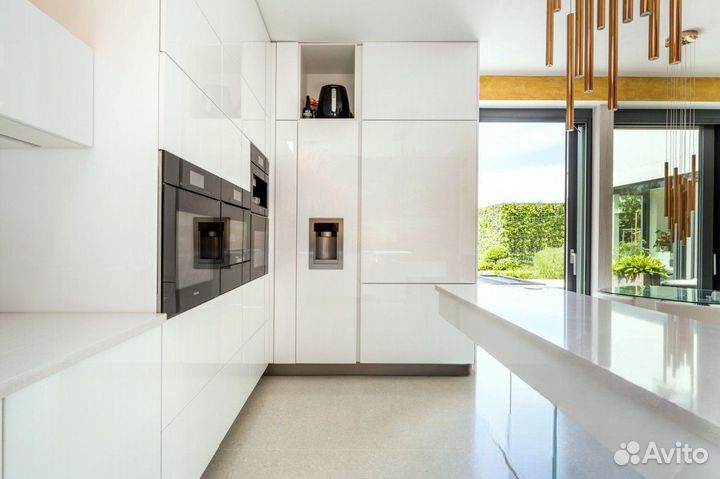 Кухня угловая белая