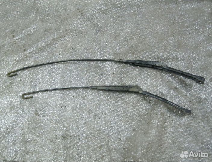 Поводок дворников левый Opel Omega B