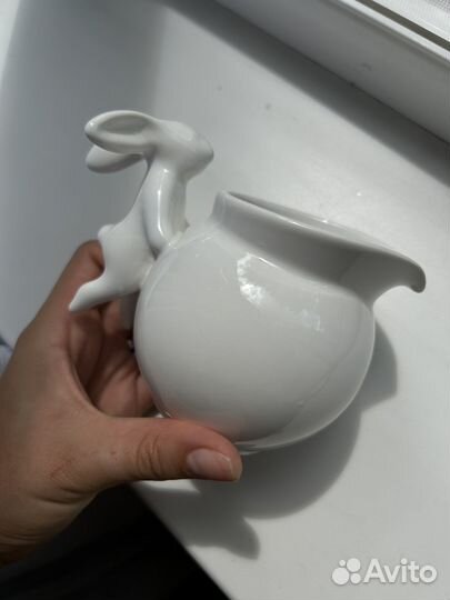 Молочник с кроликом фарфор claystreet