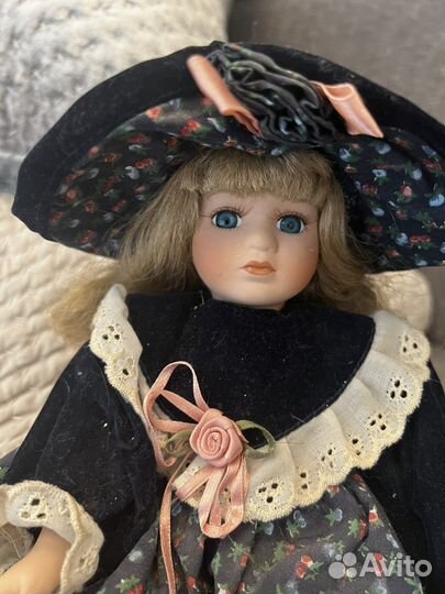 Кукла фарфоровая коллекционная