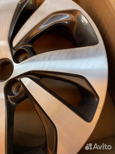 Диск Kia Rio X-line 52910-bx200 (1шт)