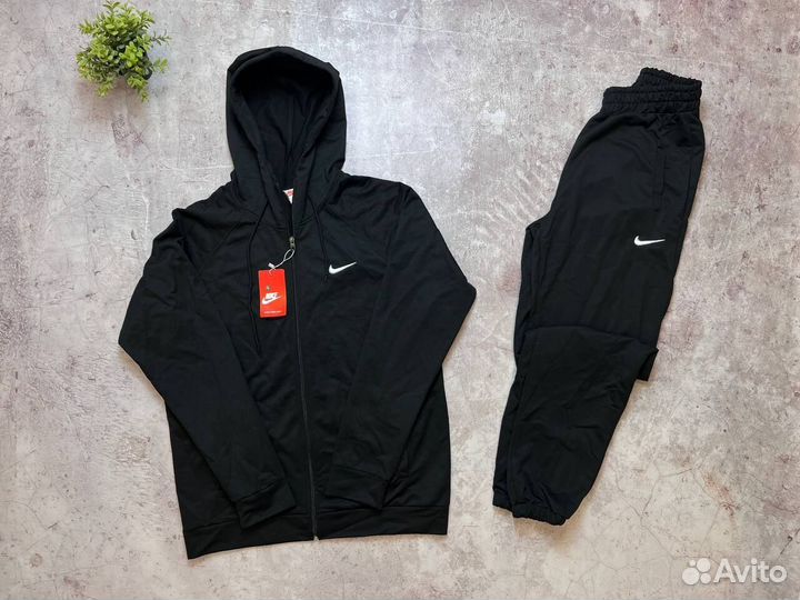 Спортивные костюмы Nike