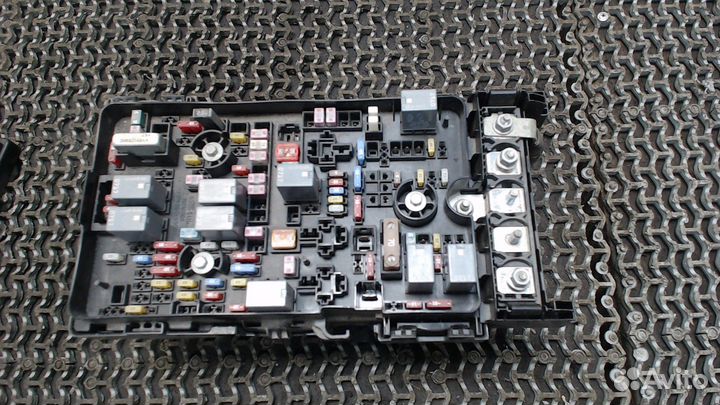 Блок предохранителей Jeep Cherokee 2013, 2014