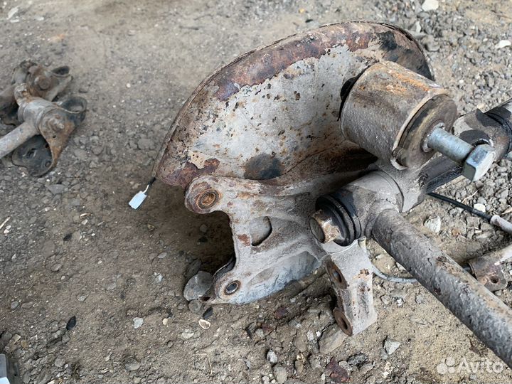 Цапфа задняя левая Hyundai Elantra 3 XD