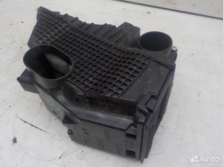 Корпус воздушного фильтра Renault Logan 2014