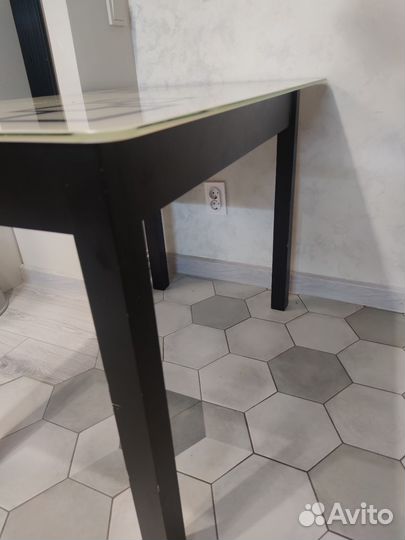 Стол обеденный