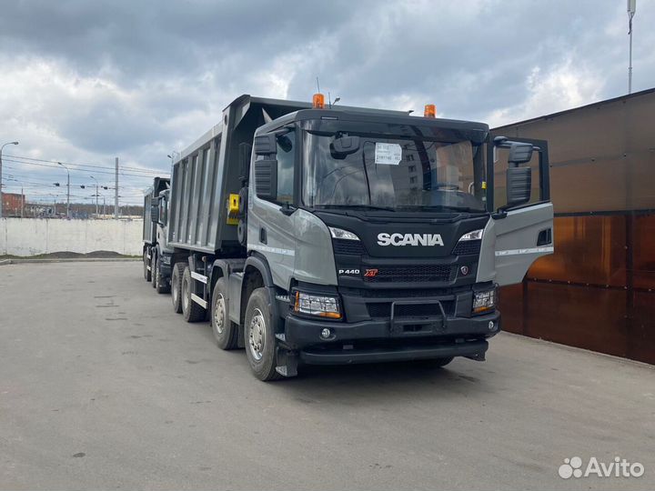 Водитель самосвала