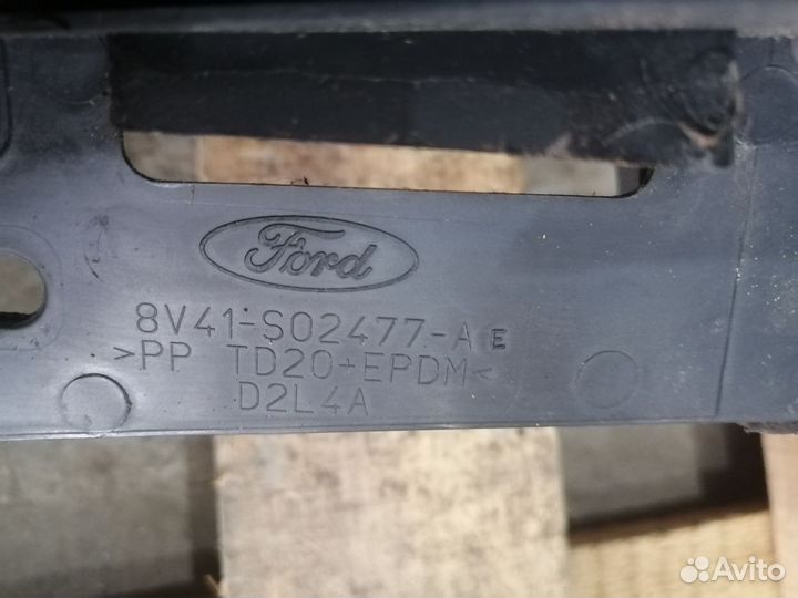 Накладка переднего крыла левого Ford Kuga 1